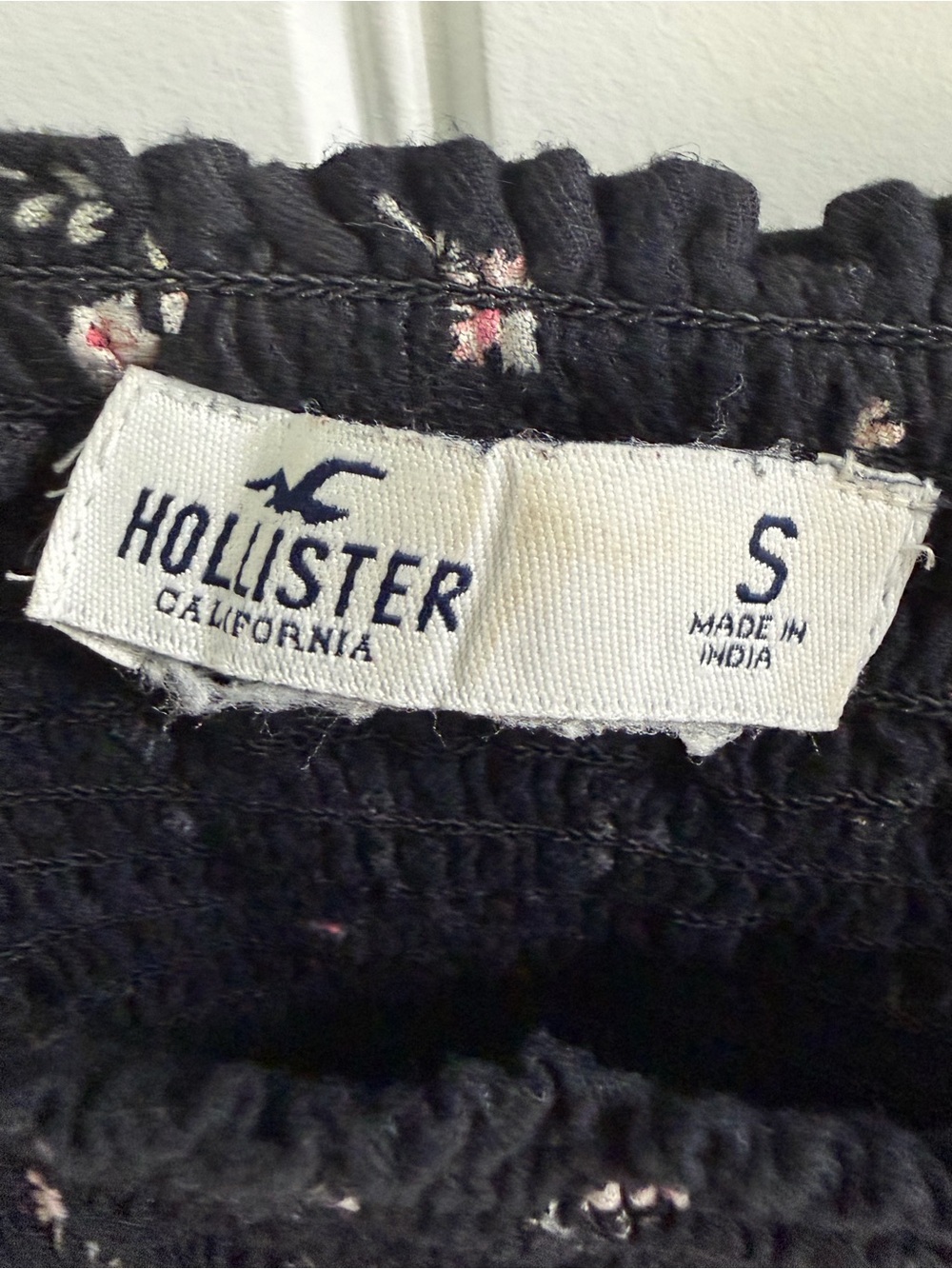 Hollister Black Floral Smocked Crop Top - Picture 2 of 4